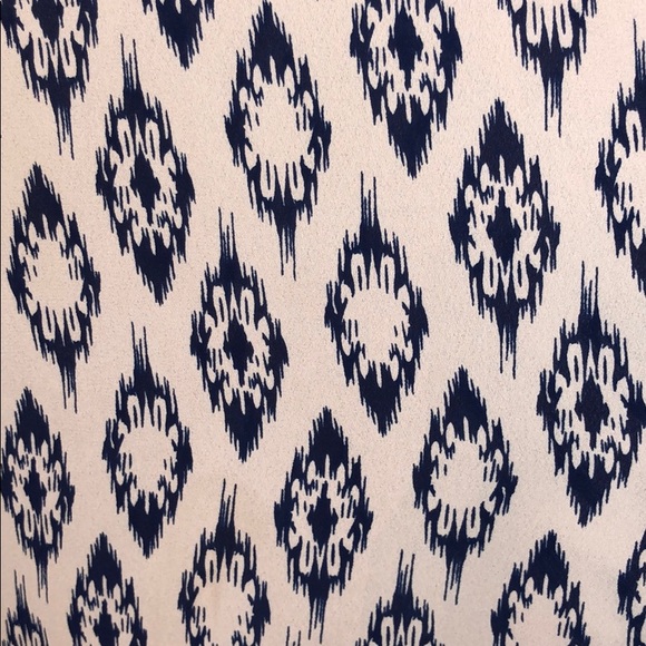 Patterned Blouse - Picture 3 of 6